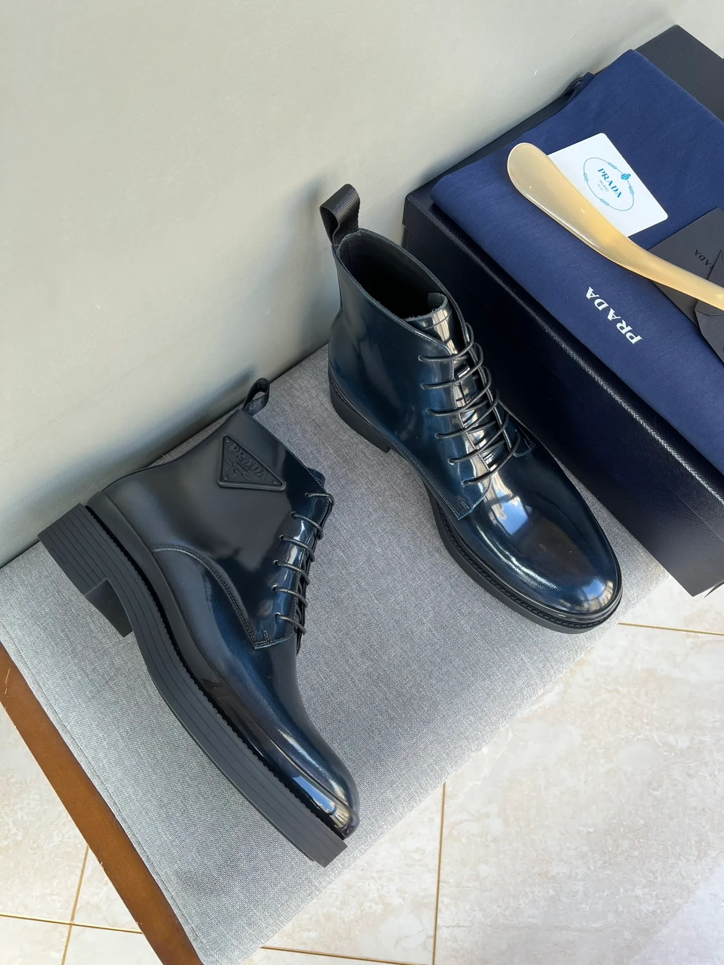 Batch of 1000💰Exclusive hot-selling new Prada Chelsea thick-soled men's shoes, naked boots, imported calf leather on the surface, cow leather on the lining, the outsole is made of private model TPU material, the frosted effect is consistent with the original version, 39-44 in stock (38, 45 custom-made, non-refundable)